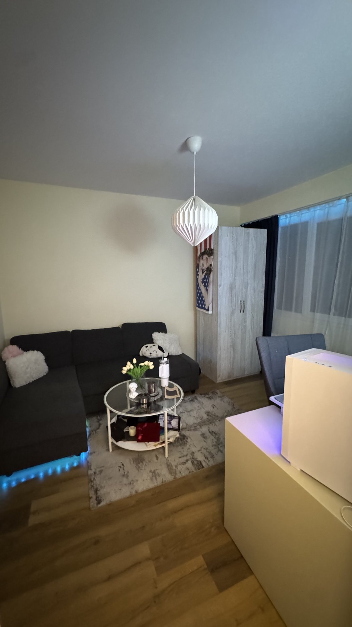 Room - photo 1